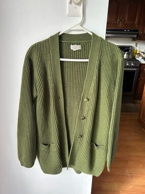 Yarnworks || Olive Green Ribbed Button-Up Cardigan